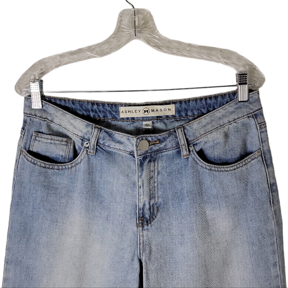 Ashley Mason women’s size 9 light wash frayed hem crop jeans - Picture 3 of 9